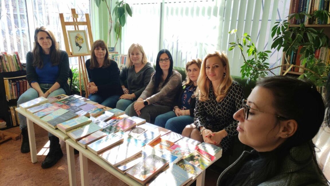 Детски учители дариха книги на библиотека в Пловдив