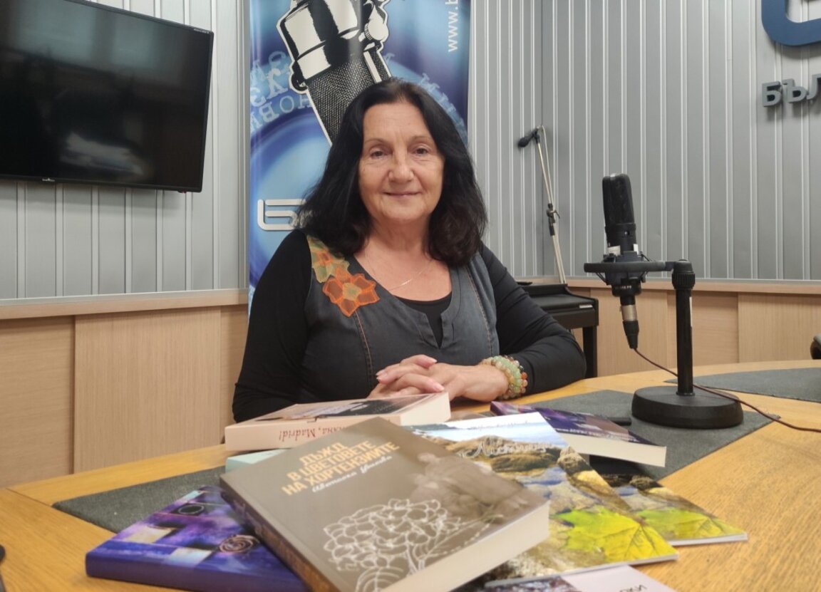 Цветанка Убинова отбеляза 70 години с нова поетична книга