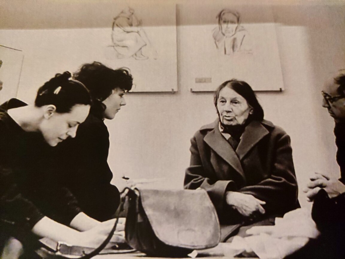 Васка Емануилова (първата вдясно) през 1984-а, година преди да почине.