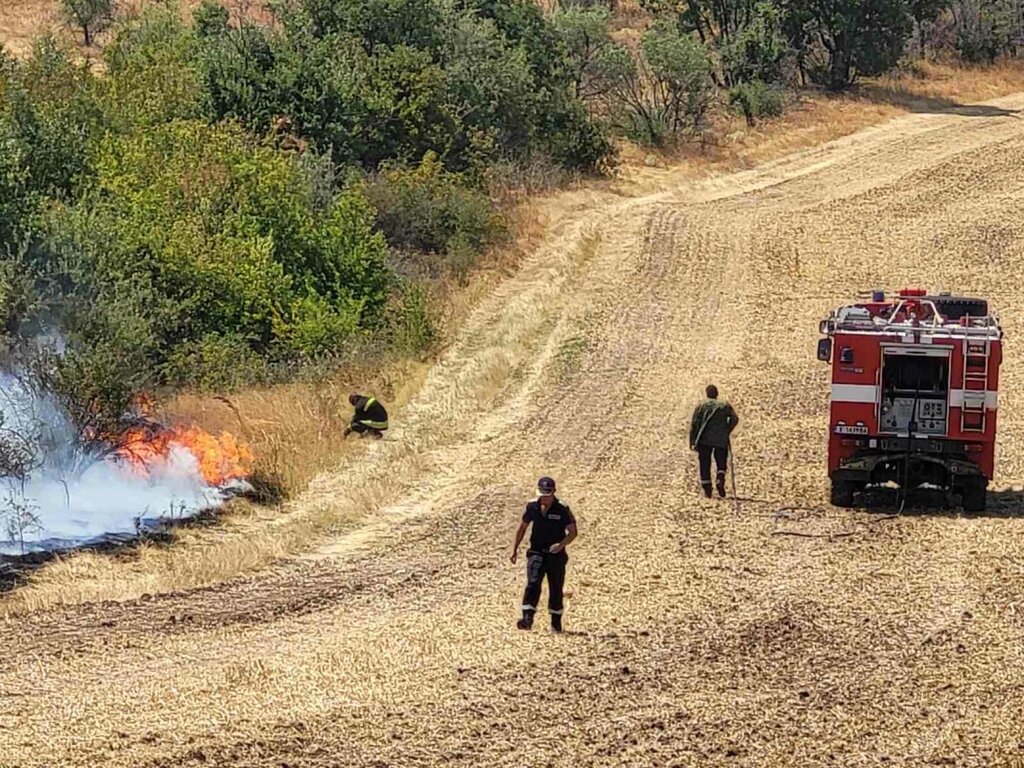Пожарът в Сакар все още не е локализиран