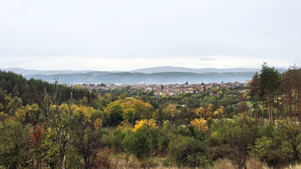 Rain and chilly weather to take an autumn break for a day