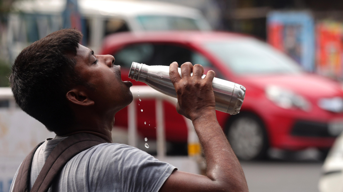 Училищен звънец подсеща децата да пият вода в Индия