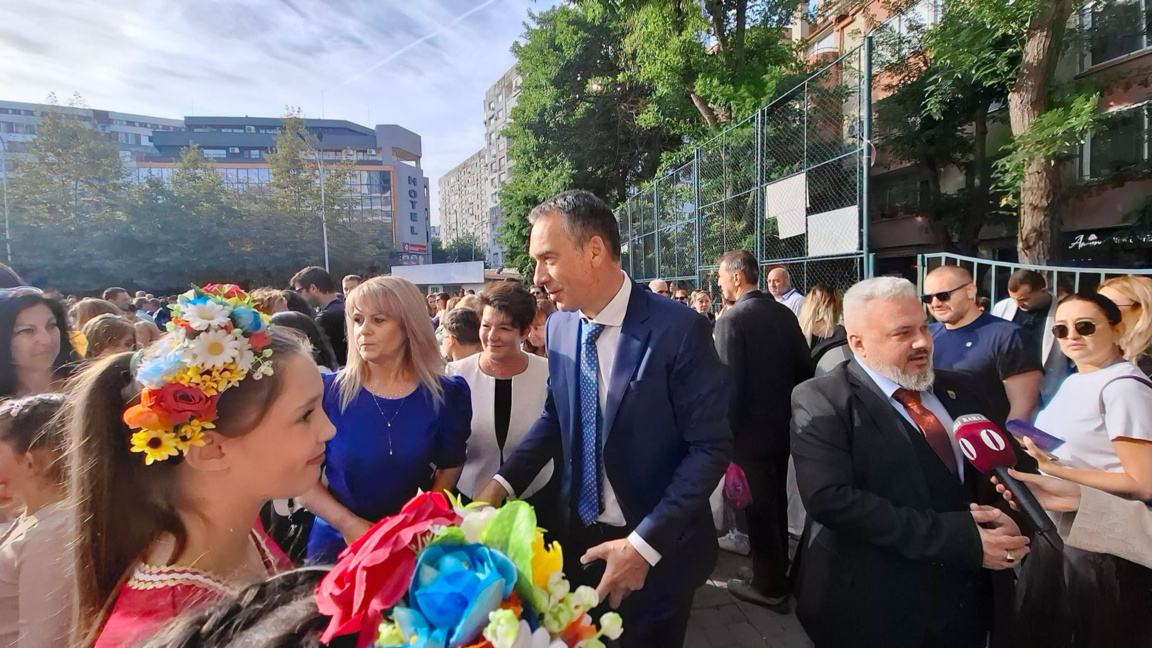 кметът Димитър Николов откри новата учебна година в ОУ "Васил Априлов"