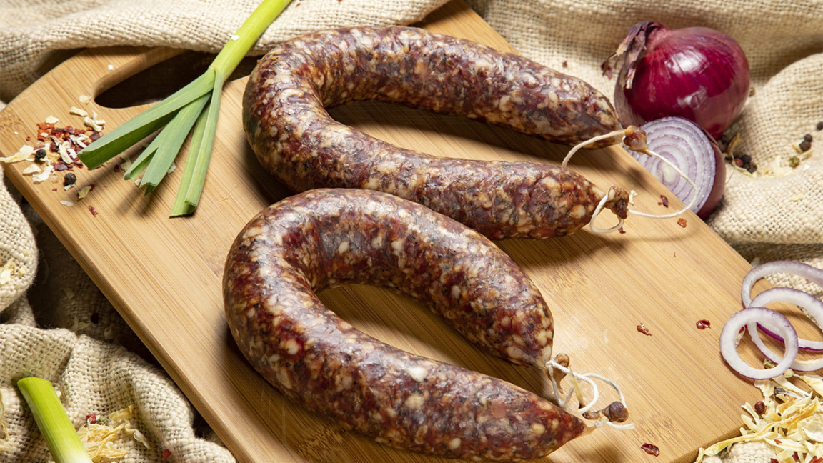 Wurst, Häppchen und Volksmusik – Winterfest in Batak