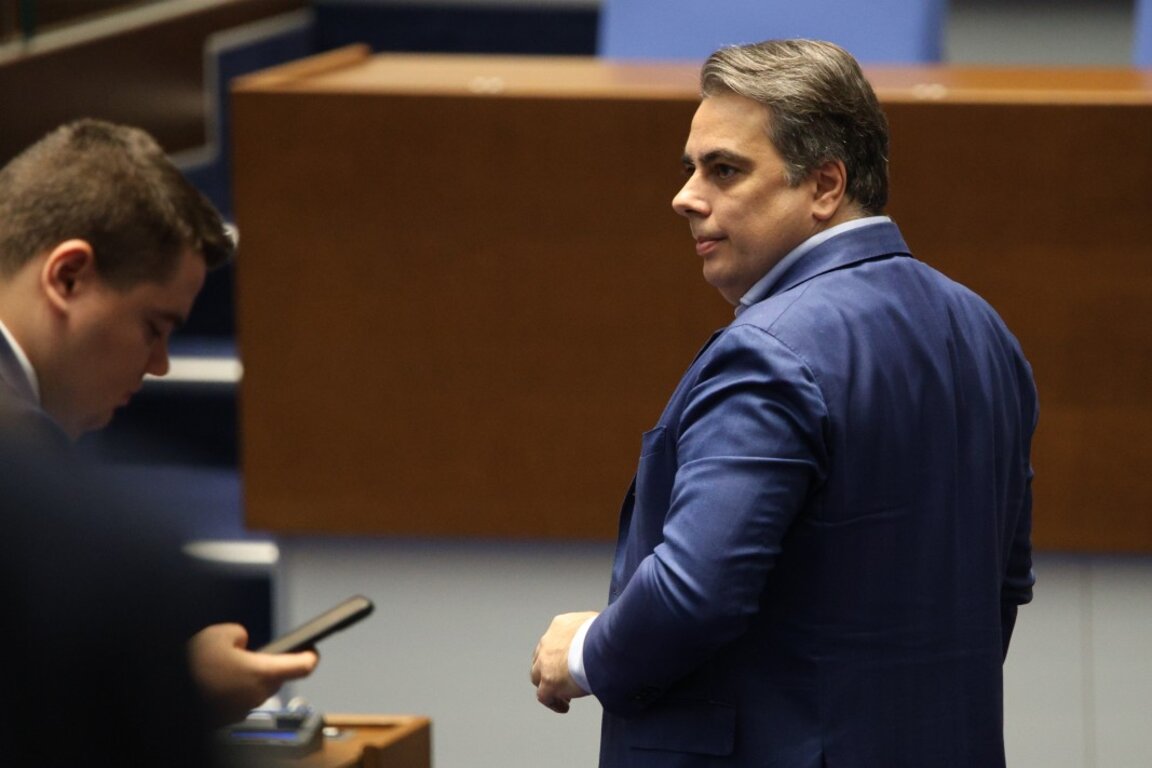 Асен Василев в НС.