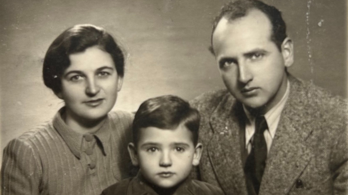 Милка и Веселин СТайкови със сина им Камен