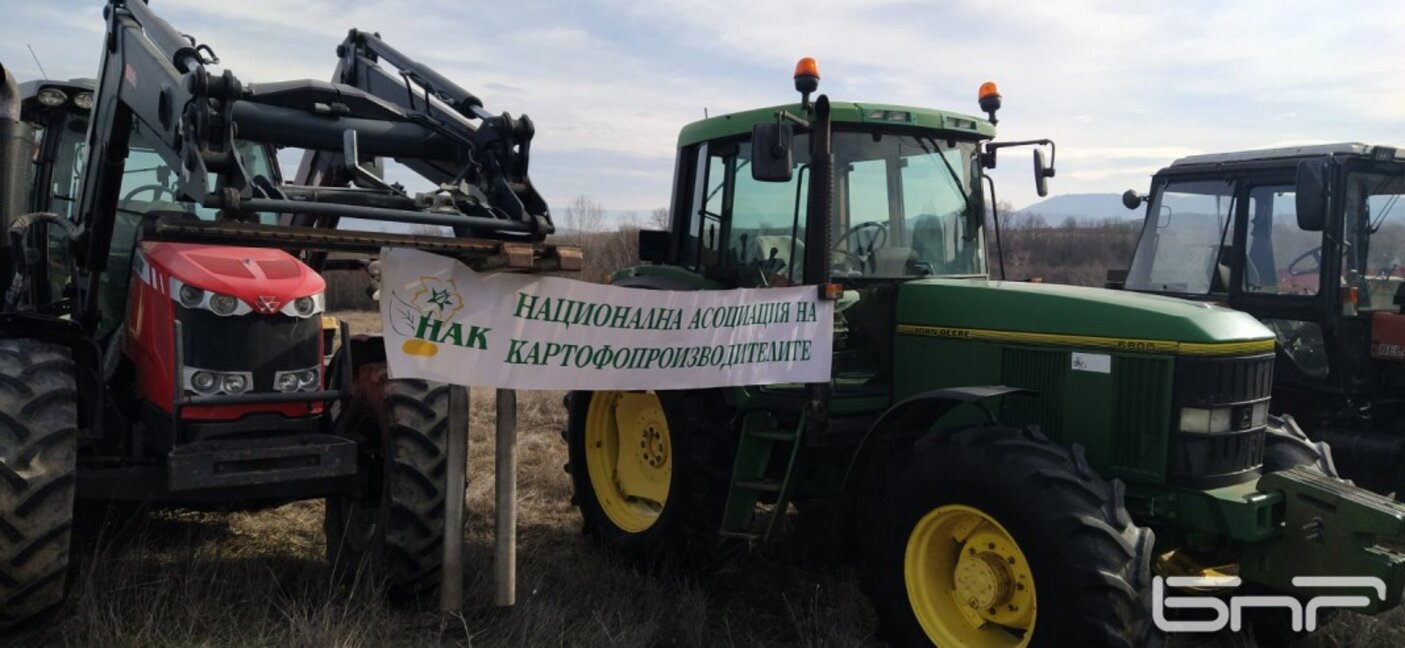 Potato growers block off Ilinden-Exochi border checkpoint
