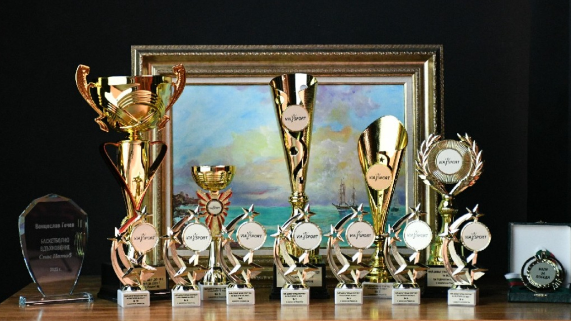 Наградите ще бъдат връчени на 10 януари.