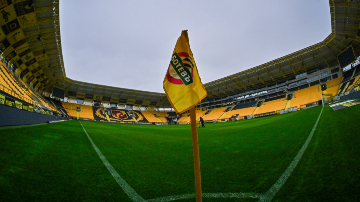 "Ботев" освободи трима и преотстъпи четирима