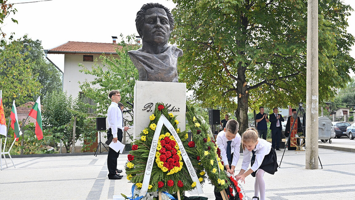 Një monument i revolucionarit Vasill Levskit inauguruan në qytetin Çiprovci