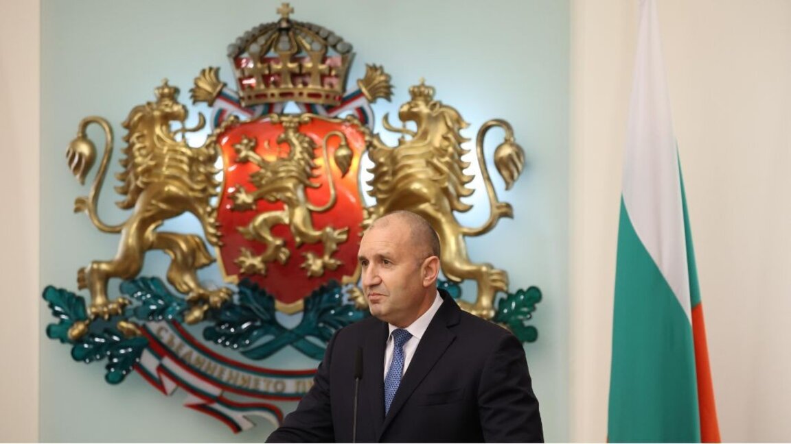 Президентът връчва мандат за съставяне на правителство на ГЕРБ-СДС
