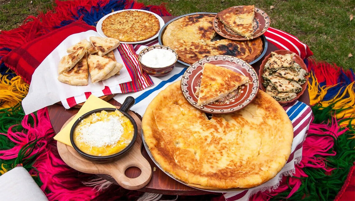 În stațiunea Chepelare, sezonul turistic de vară la munte începe cu mâncăruri tipice din regiunea Rodopi