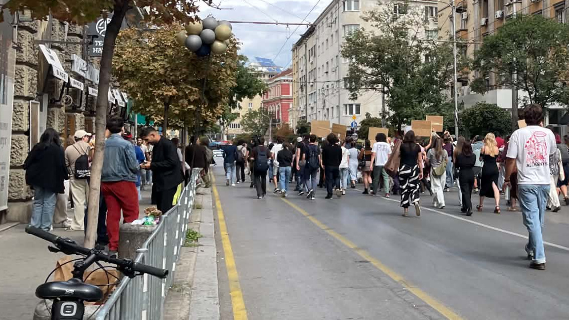 Протест в НАТФИЗ: Студенти и преподаватели отново поискаха оставката на ректора