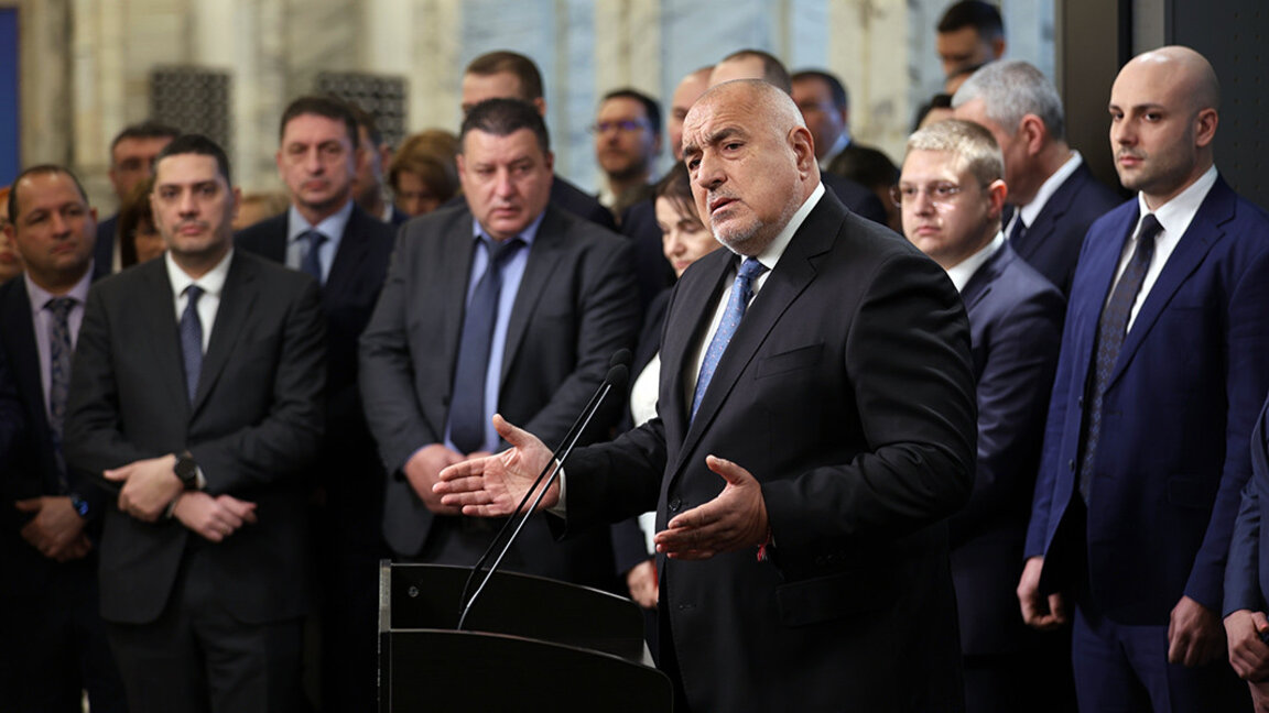 "Мы хотим, чтобы правительство было, вопрос в том, как сделать обратный поворот после сказанного обеими сторонами", - заявил Бойко Борисов