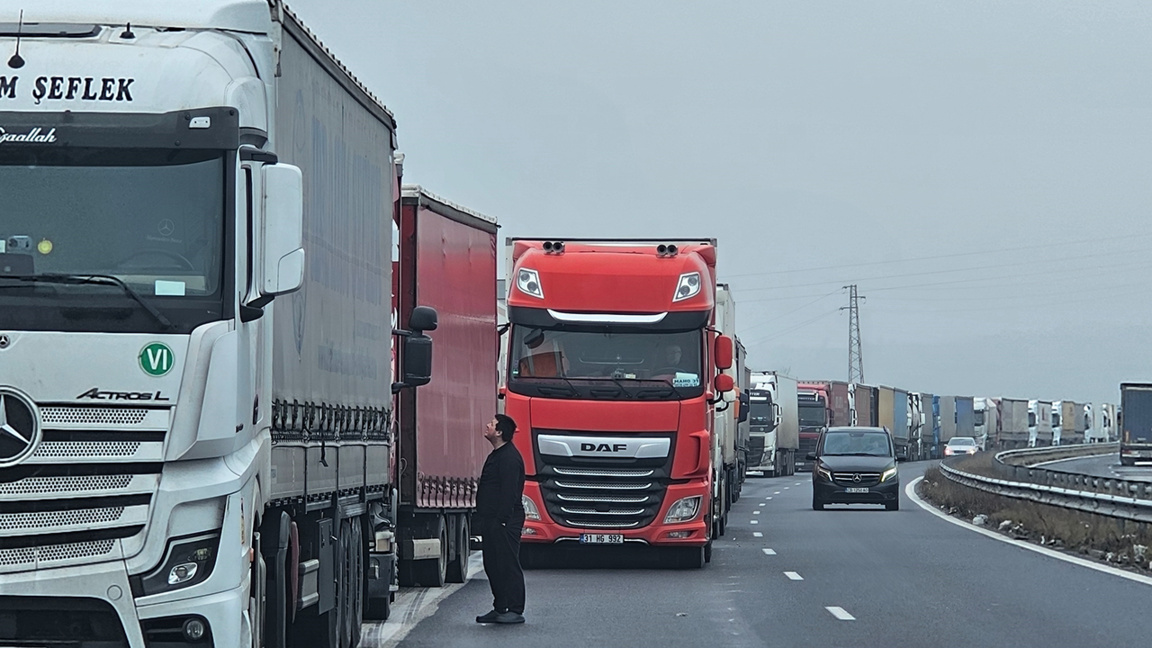 Starker Lkw-Verkehr Richtung Türkei, Grenzübertritte normal
