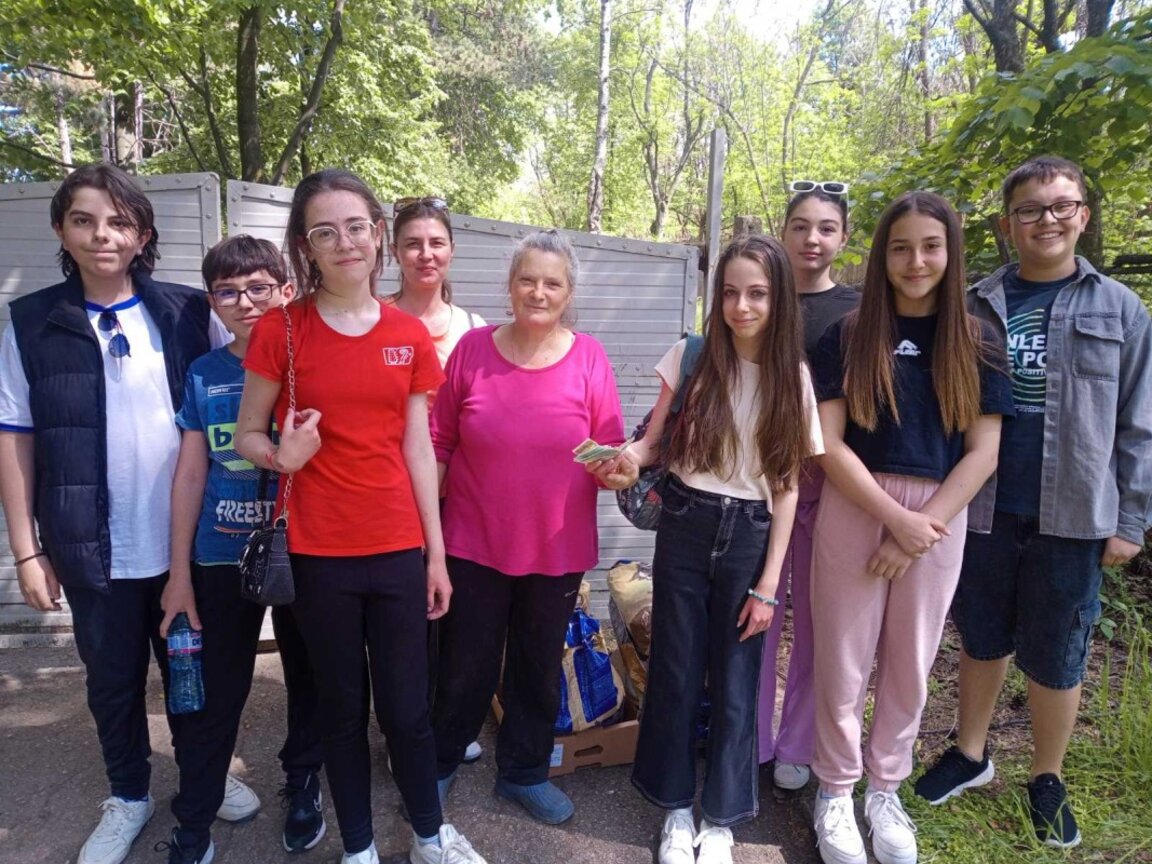Деца дариха средства на приют