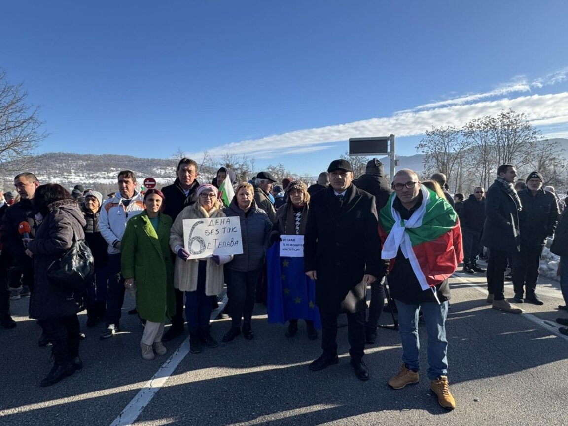 Протест при пътен възел „Абланица“ срещу прекъсването на тока.