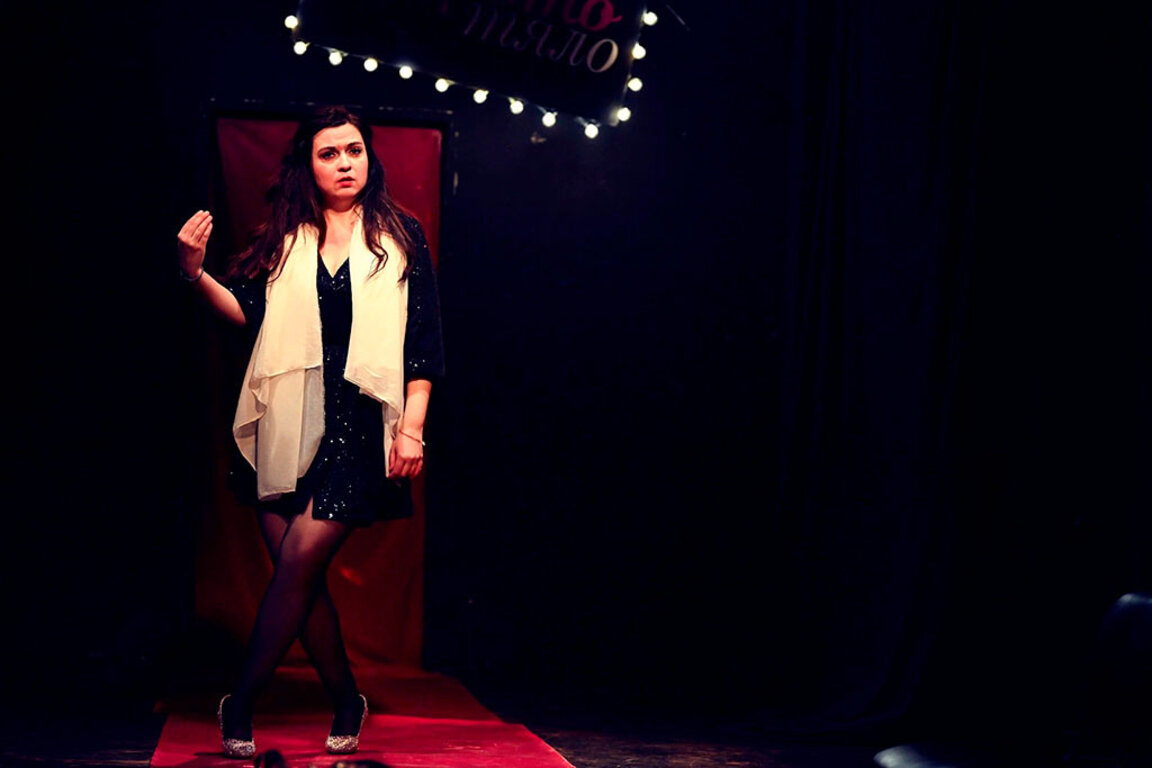 Актрисата Аделина Петрова в огледалото на театъра