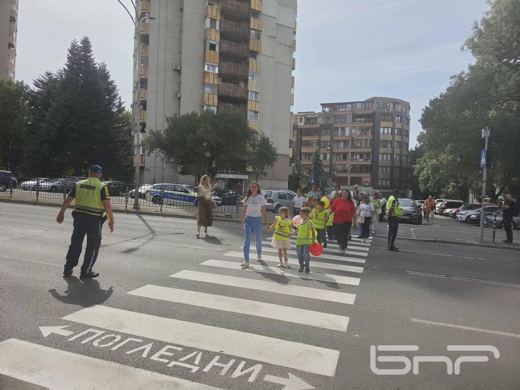 В Бургас откриха първата пешеходна пътека с изкуствен интелект