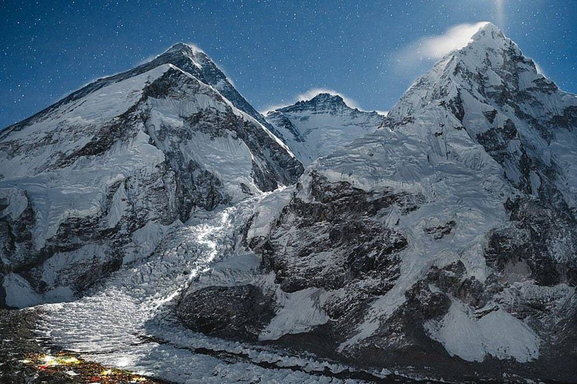 Una tercera búlgara corona el pico más alto de la Tierra