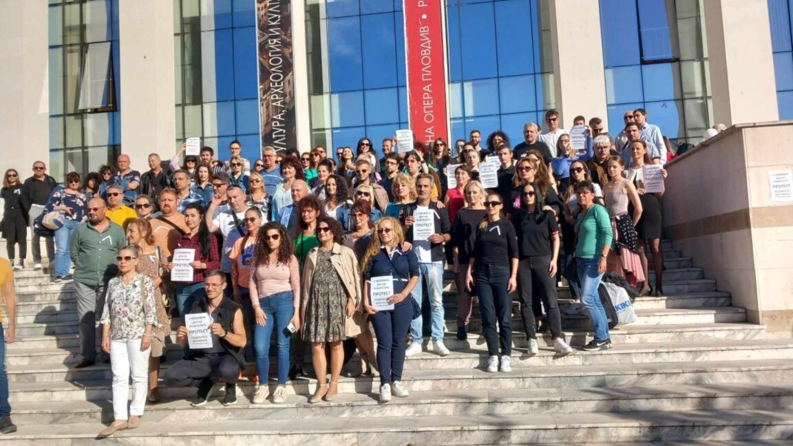 Културни дейци протестират в Деня на будителите