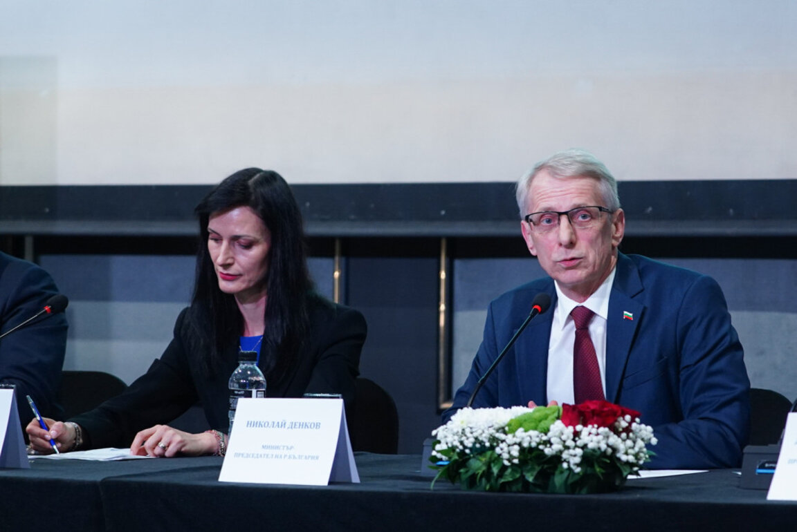 Мария Габриел и Николай Денков