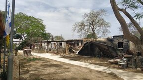 Две години по-късно в кибуца Нир оз в Израел животът не е възстановен