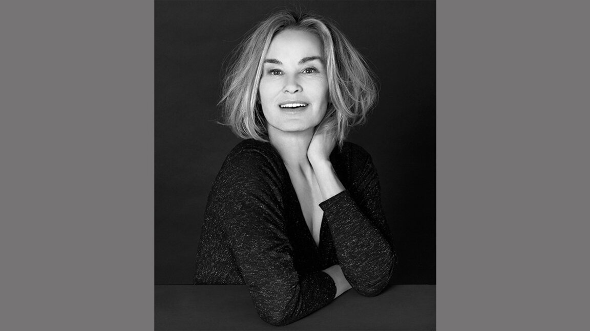 Portrait of Jessica Lange© Manuel Outumuro / Howard Greenberg gallery, New York