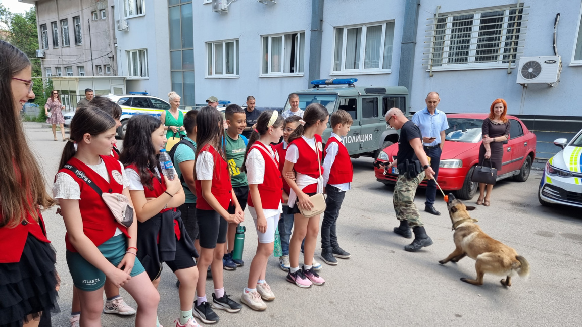 Полицейски демонстрации с кучета в Перник
