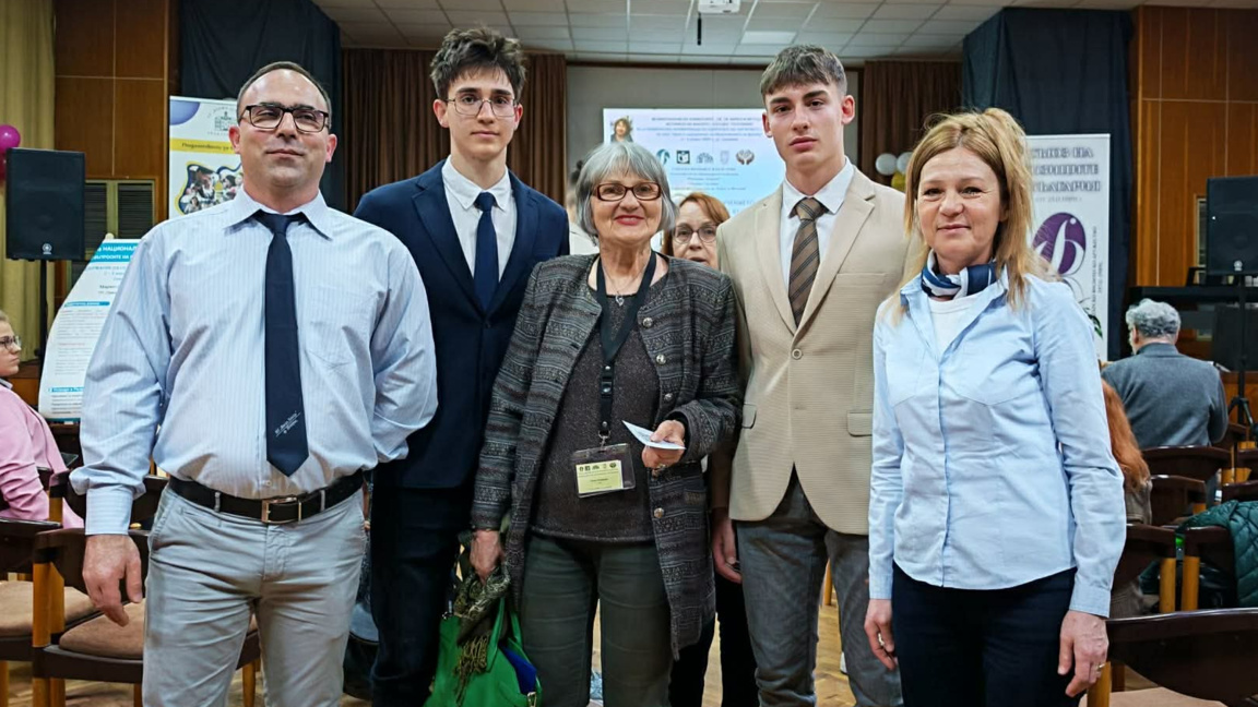 Млади физици с национални награди