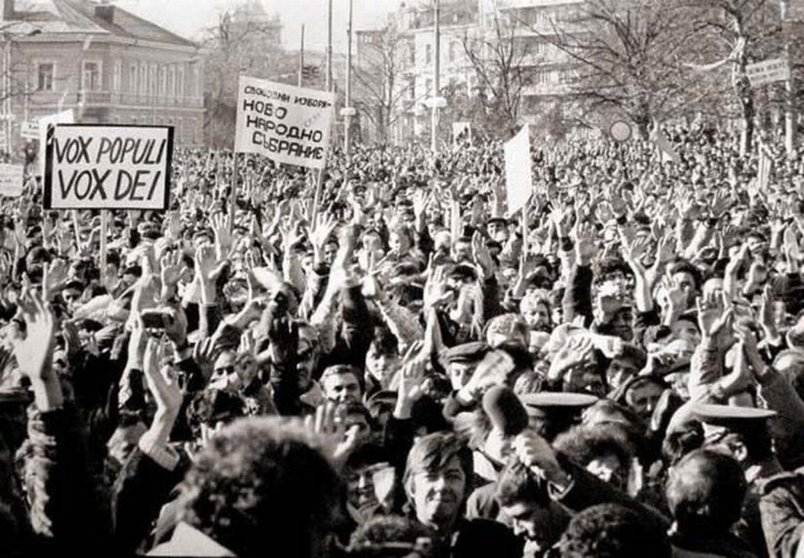 10 Kasım 1989 - Bulgaristan'ın demokrasiye geçişinin başlangıcı