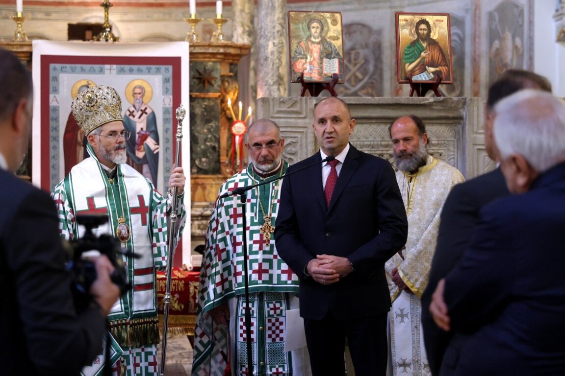 Президентът и папата: Предизвикателството пред света е спирането на войните в Газа и Украйна