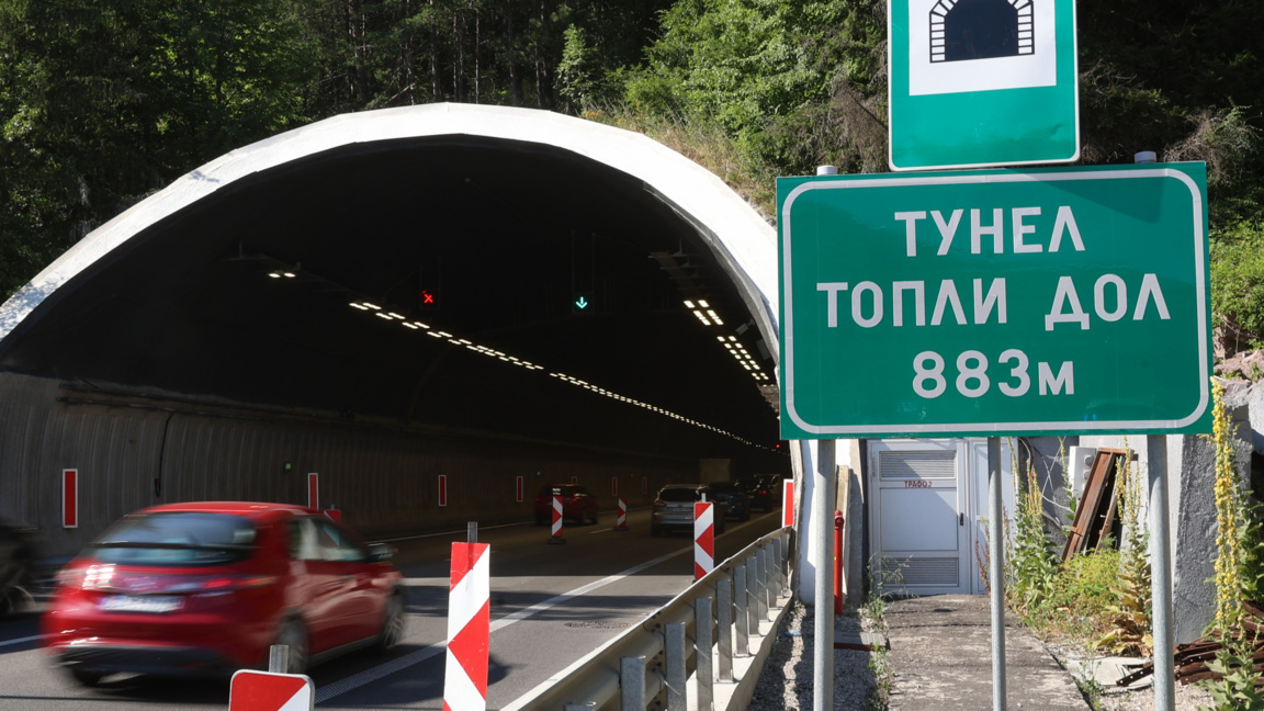 Временно се ограничава движението в една лента по автомагистрала "Хемус" в тунел "Топли дол"