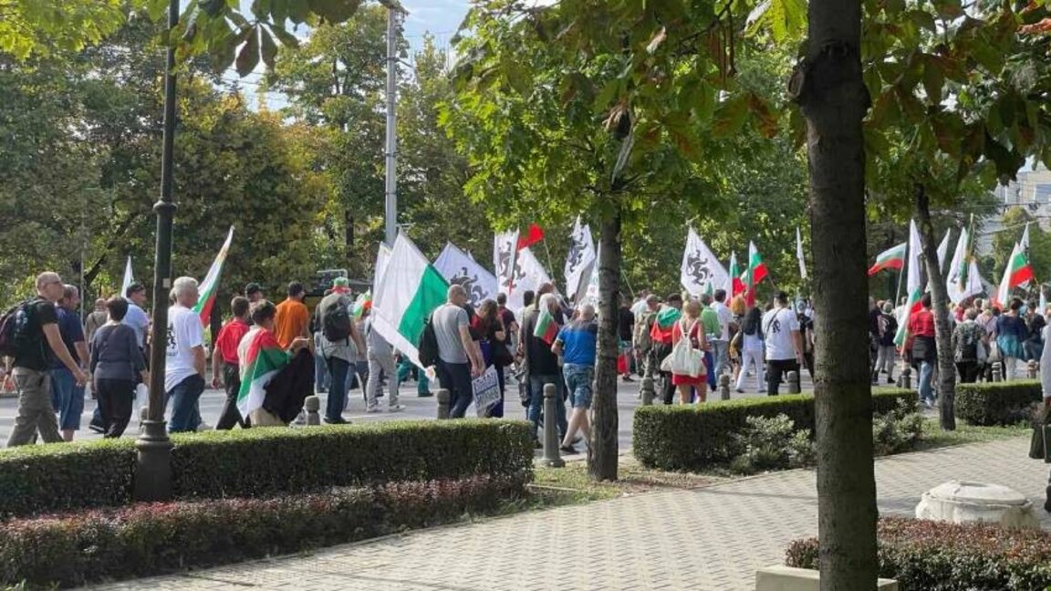 Υποστηρικτές του «Αναγέννηση» ζήτησαν την παραίτηση της κυβέρνησης