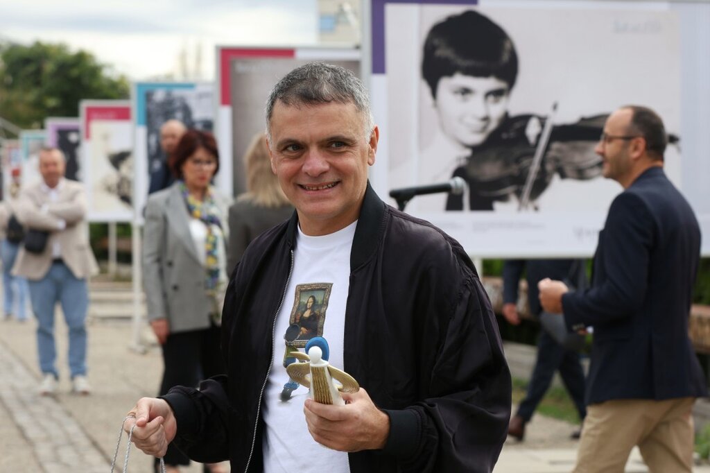 Фотоизложба "Васко 55" за рождения ден на цигуларя Васко Василев