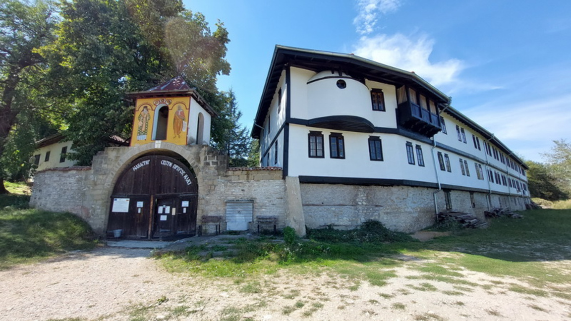 Струпецкият манастир край Мездра