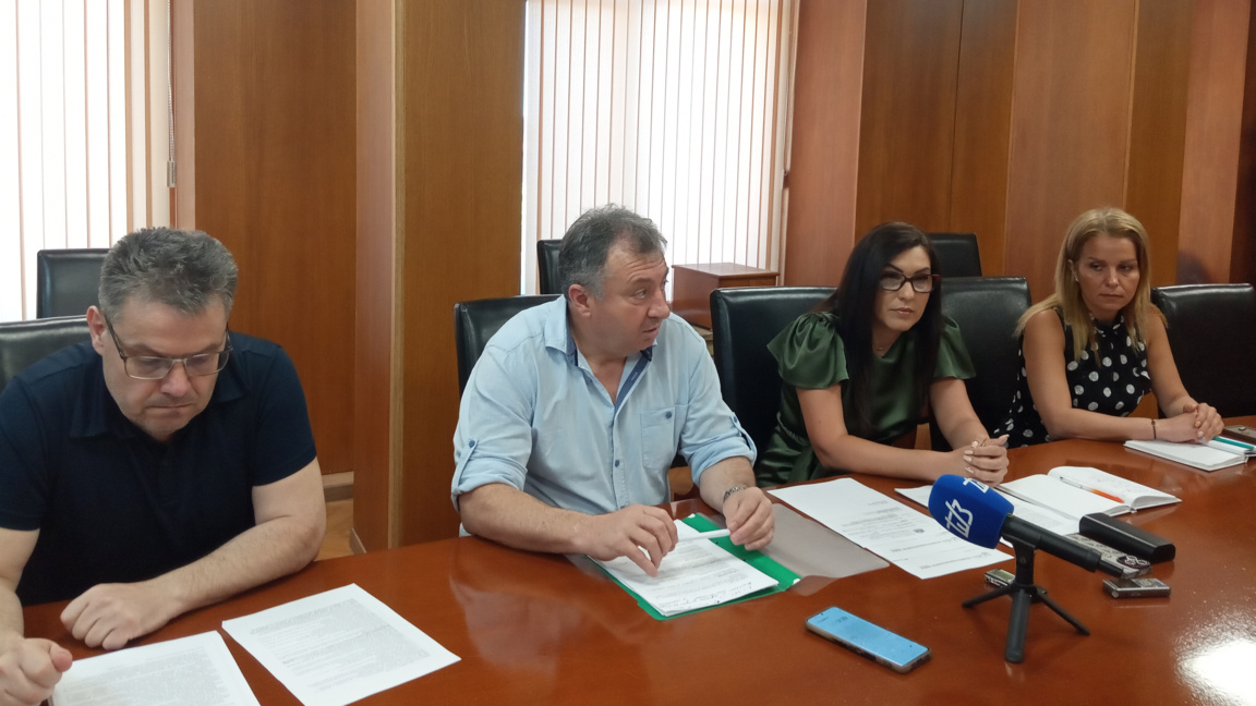 Продължава грижата за децата в риск