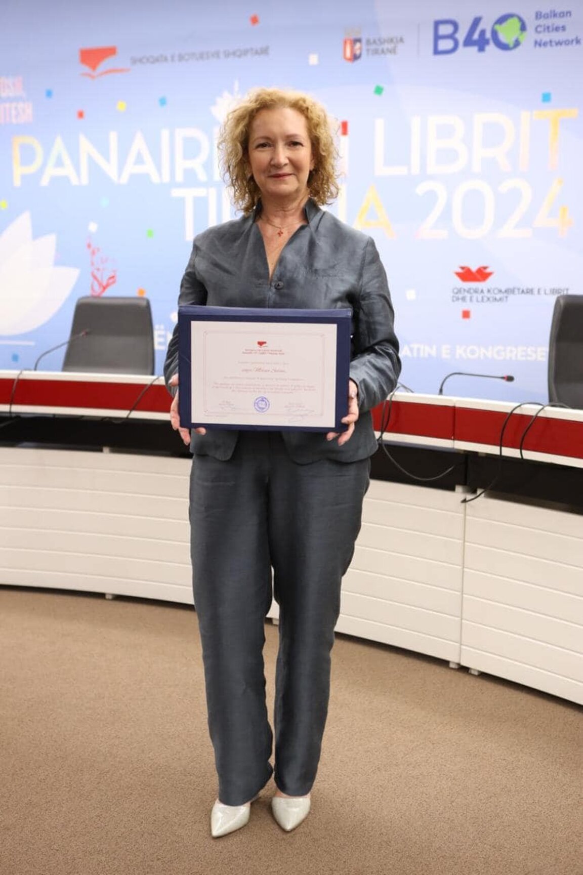 Milena Selimi fitoi çmimin për përkthimin më të mirë në Panairin e 27-të të Librit në Tiranë për romanin bullgar "Kohëstrehim"