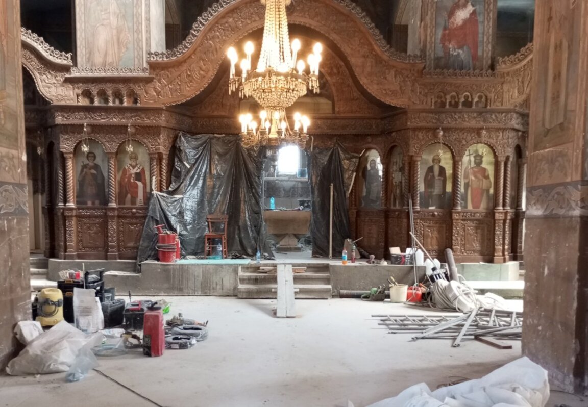 Дарители ремонтират вековна църква