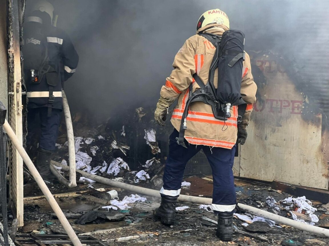 38-годишен мъж пострада леко при пожара в строителната борса до ТУ-Варна