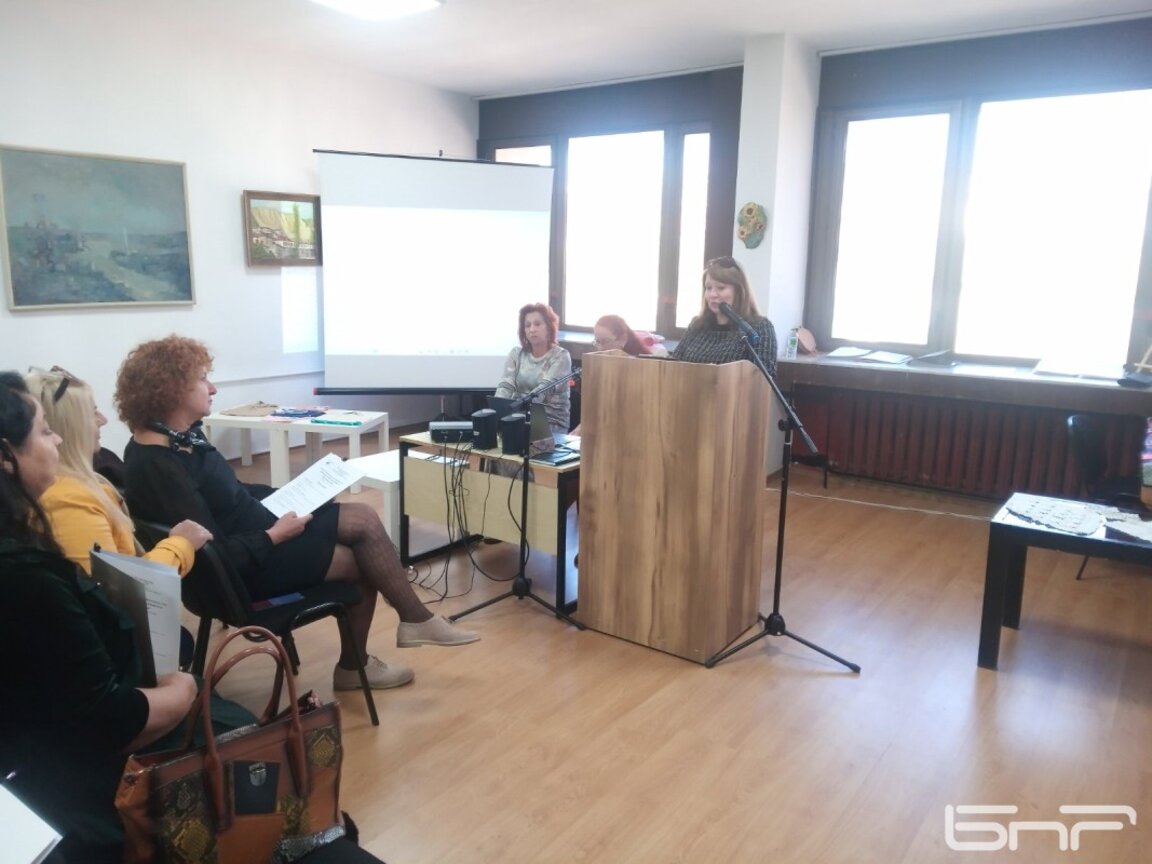 За художествените занаяти от Македонския край дискутират в Благоевград