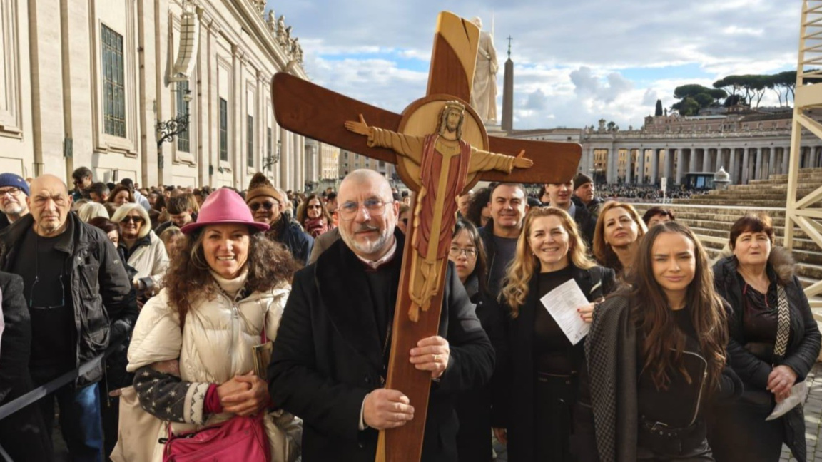 Българи в Рим посрещнаха 2026 г. с молебен и участие в стар църковен ритуал