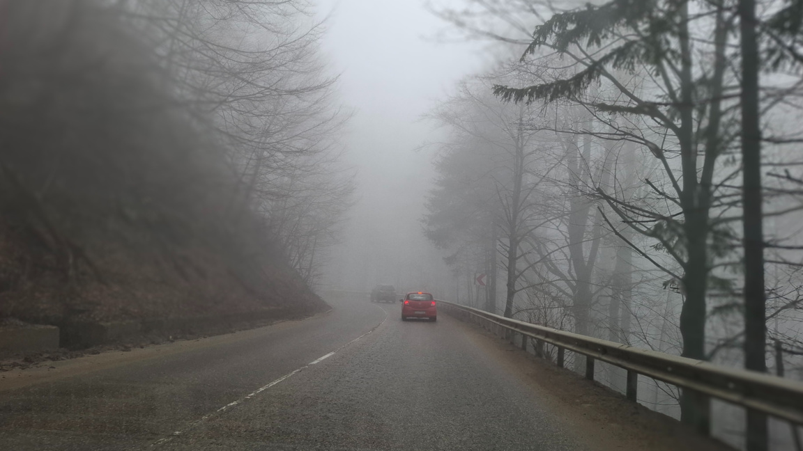 Валежи от дъжд и сняг на запад в събота, температурите ще се понижат