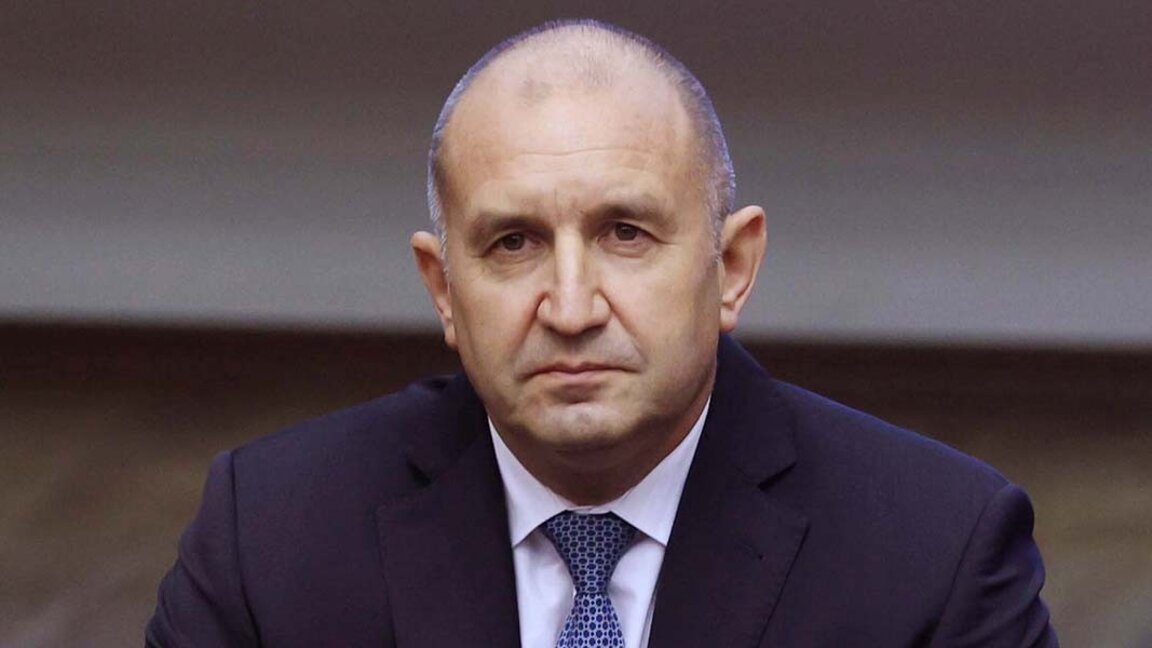 Радев дава старт на консултациите преди връчването на първия мандат