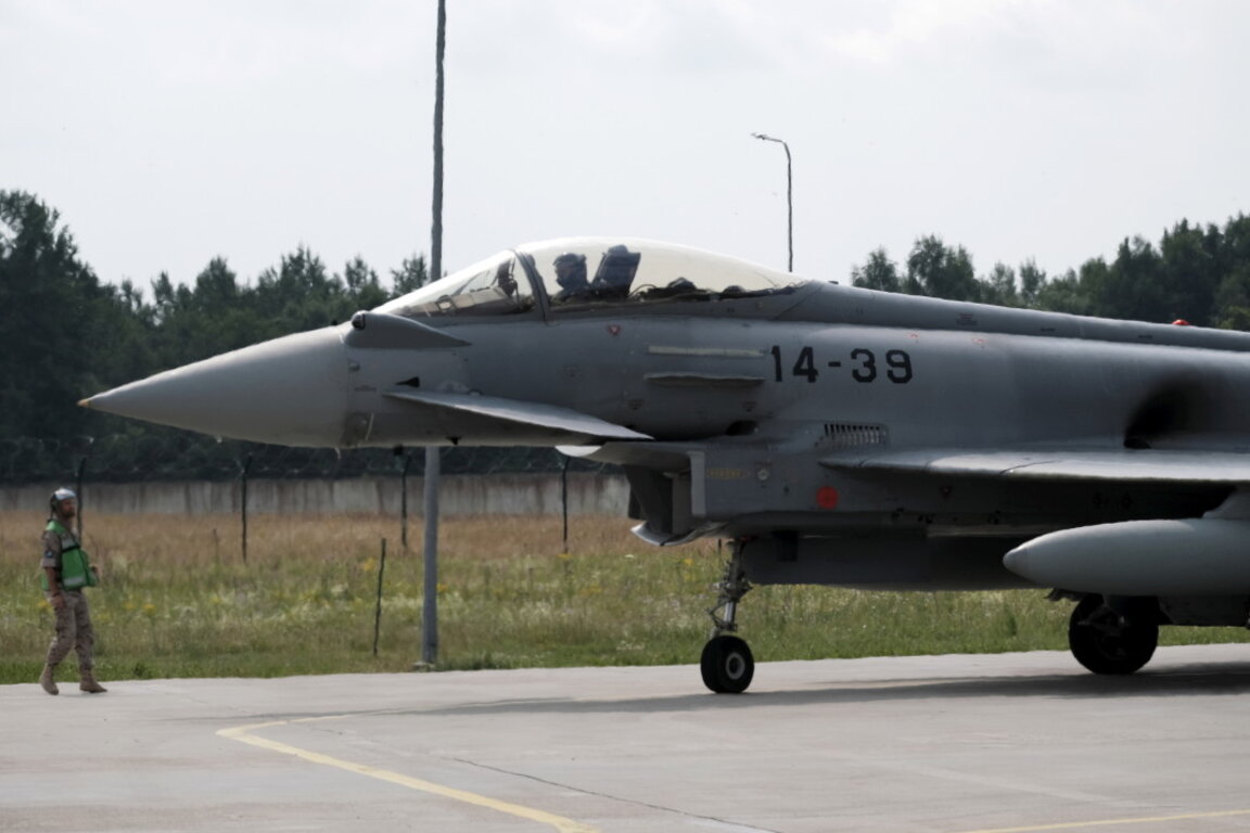 Изтребител "Юрофайтър Тайфун" на испанските ВВС.