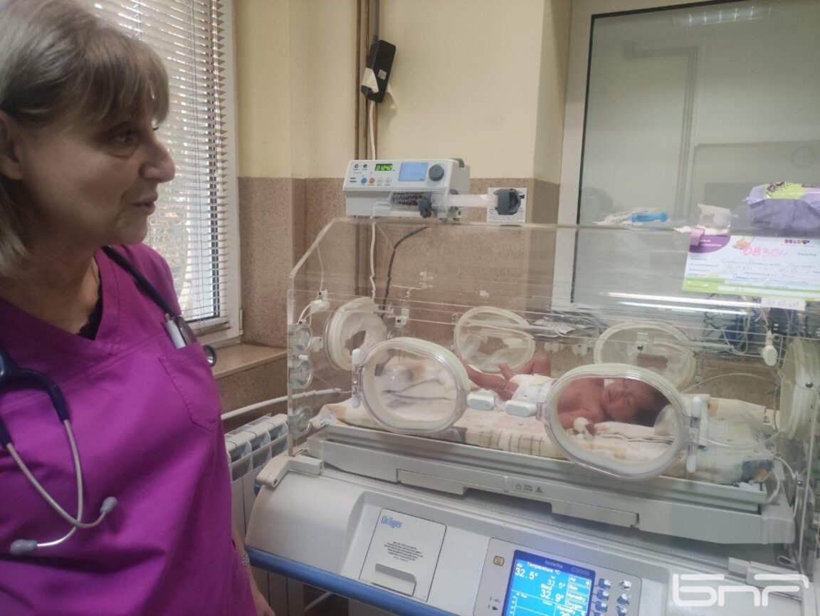 „Българската Коледа“ е най-големият дарител на лечебното заведение. В Неонатологията се надяват да получат рентгенов кугел. Лекарите и сестрите също изпращат есемеси за благотворителната инициатива.