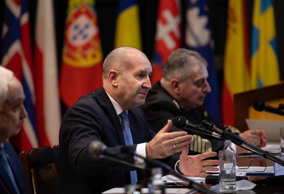 Radev y Zapryanov: "Se necesita más dinero para defensa"