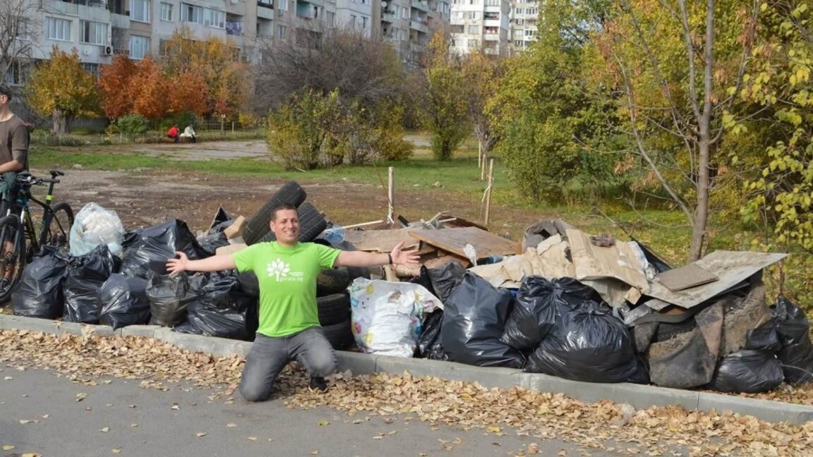 Никола Рахнев, който за 18 часа събра пари и купи два камиона за сметоизвозване за 80 хил. лв.