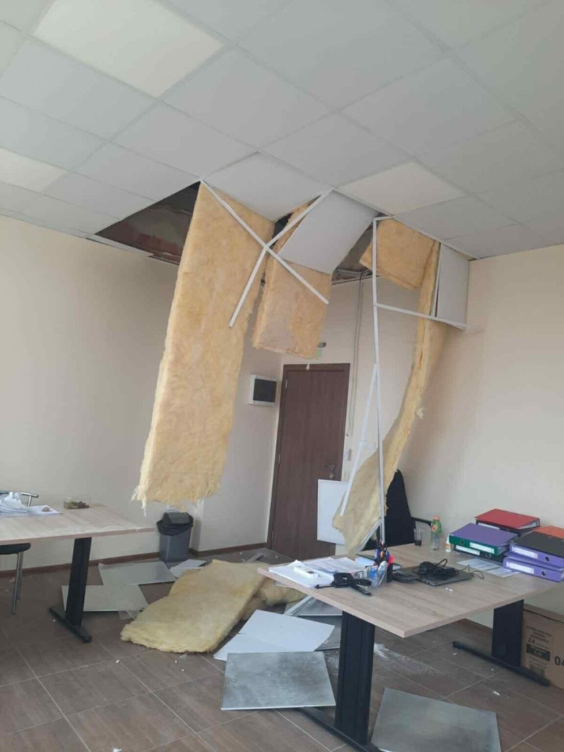 Срути се таванът на кметството в с. Анево, няма пострадали