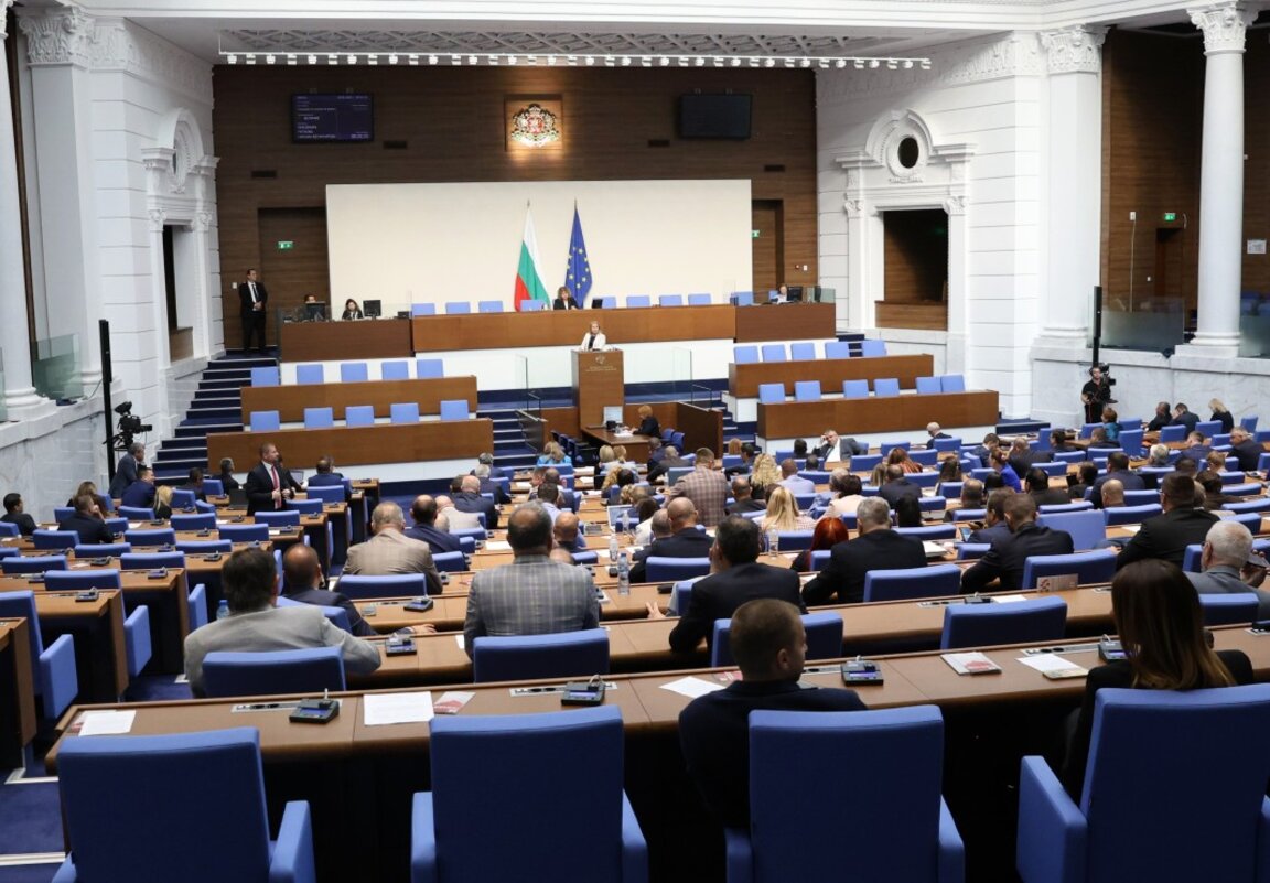 НС прие на второ четене промени в Закона за измененията на климата, засягащи CO2 квотите и ТЕЦ-овете